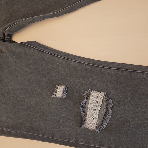 NWT Cellabie Straight Leg Jeans Size M Distressed Grey - Picture 5 of 14